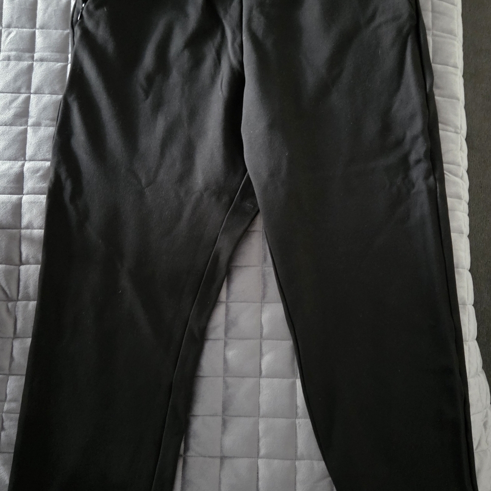 Size M US Black Pants, Pull-On, Slight Stretch, 2 Zippered Pockets, Like New